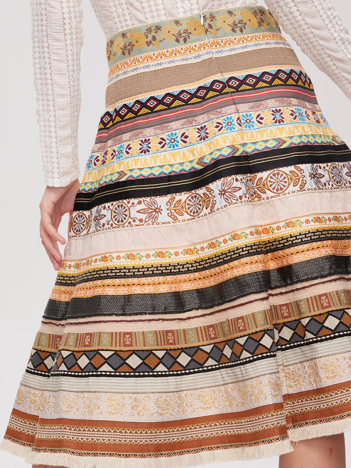 Schwarzes Dirndl mit goldener Schürze