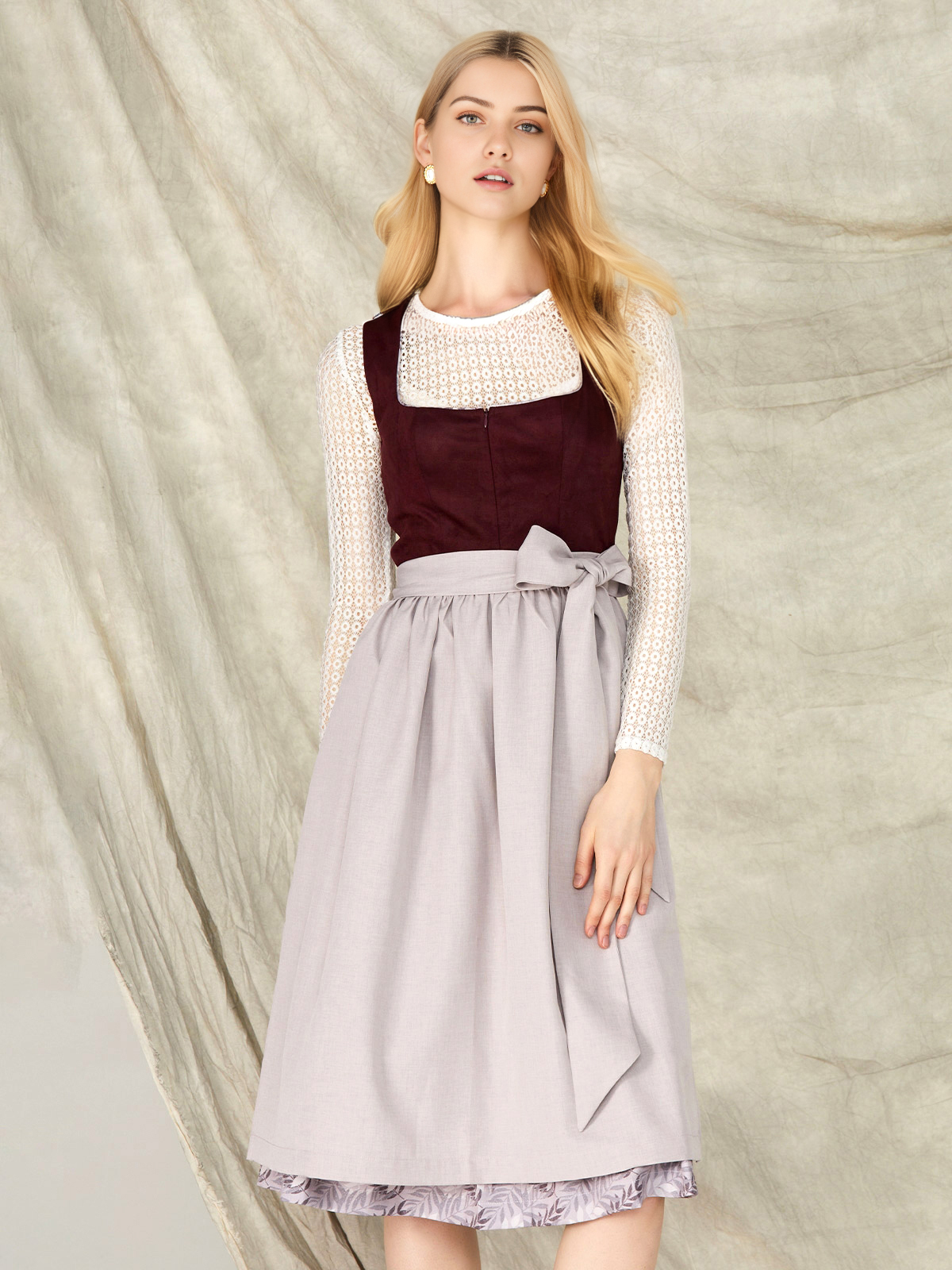 Moderne Dirndl in Lila mit schlankem Schnitt