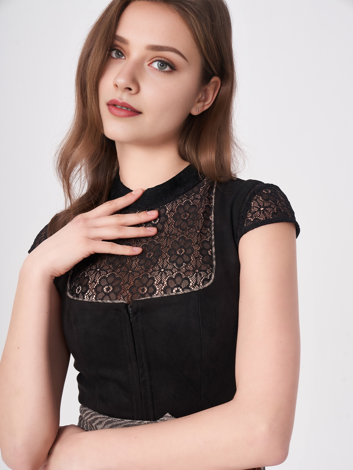 Elegantes rotes Dirndl mit traditionellem Schnitt