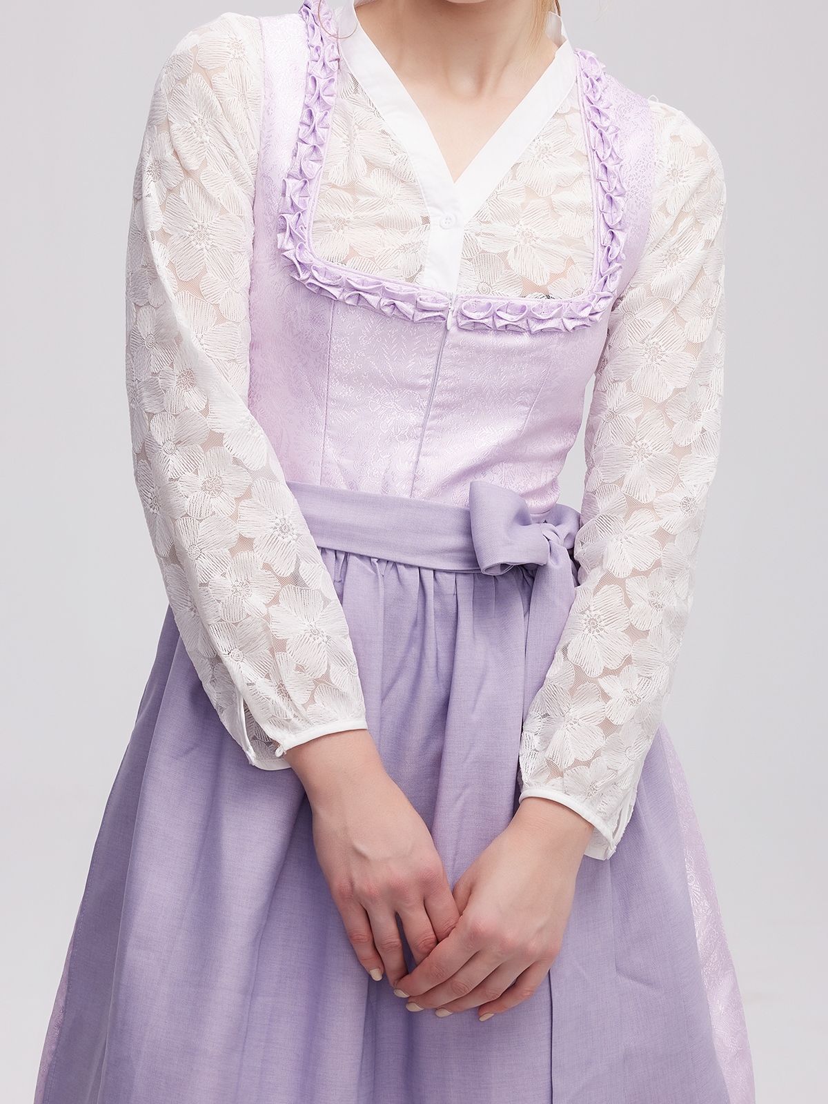 Dirndl in Lila – stilvolle Trachtenmode