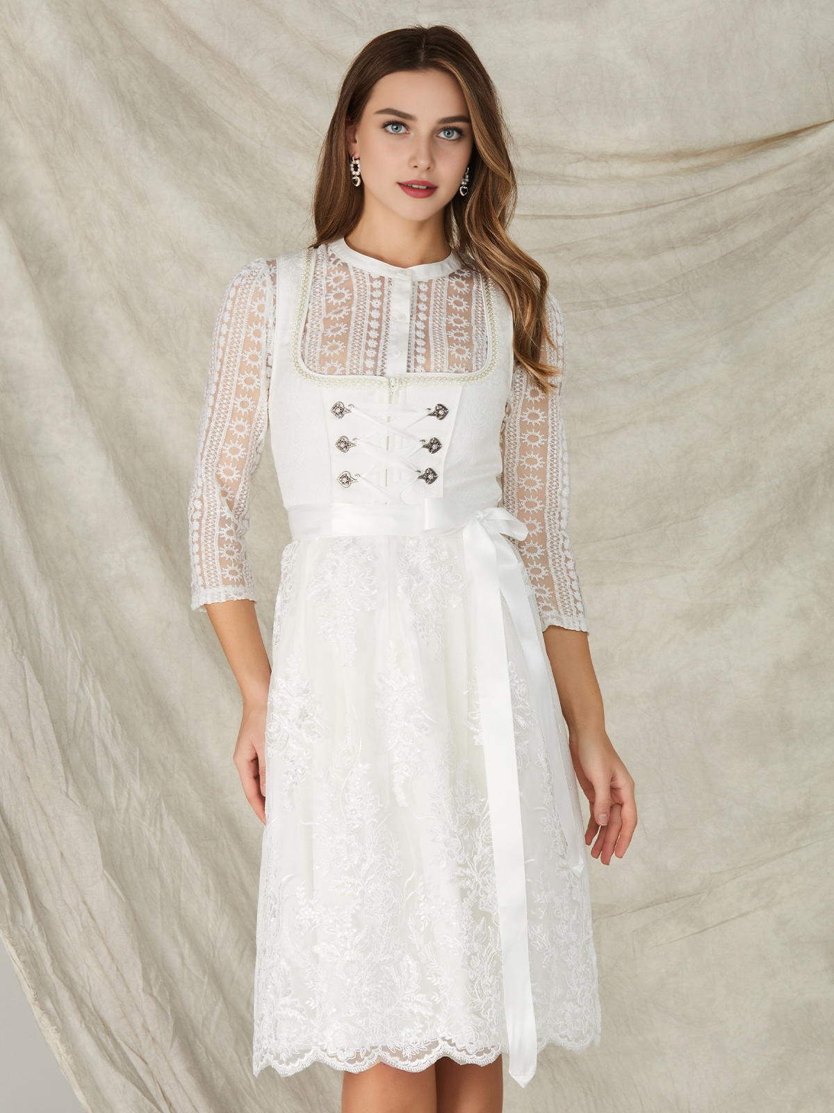 Dirndl Grau Blau mit modernem Styling