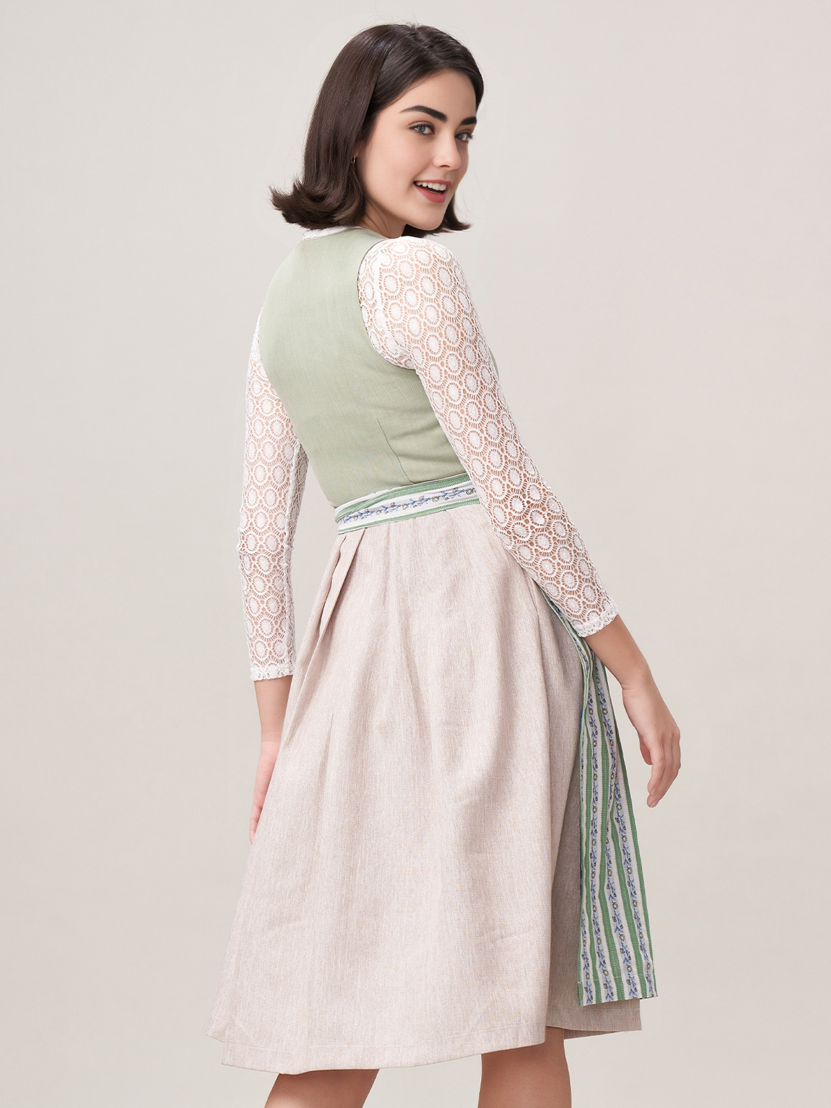 Modernes Samt-Dirndl in Grün