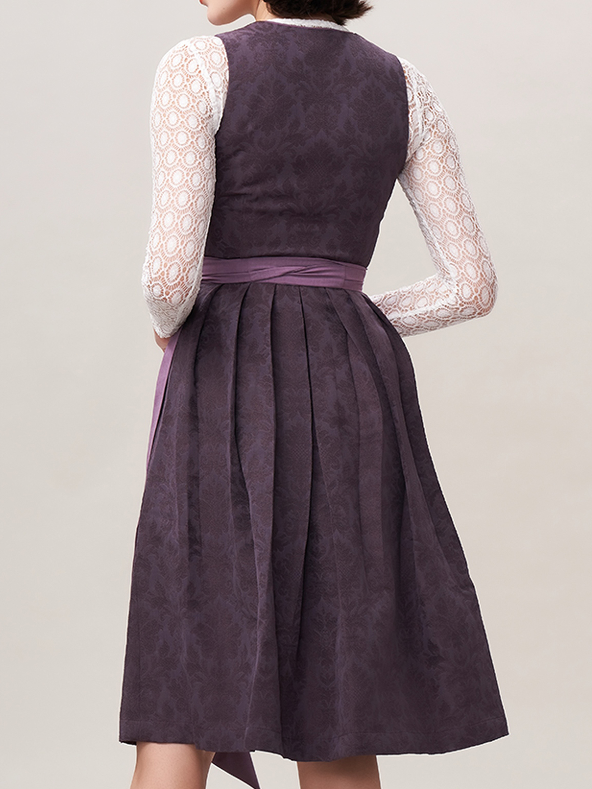 Dirndl mit Herzausschnitt in Lila