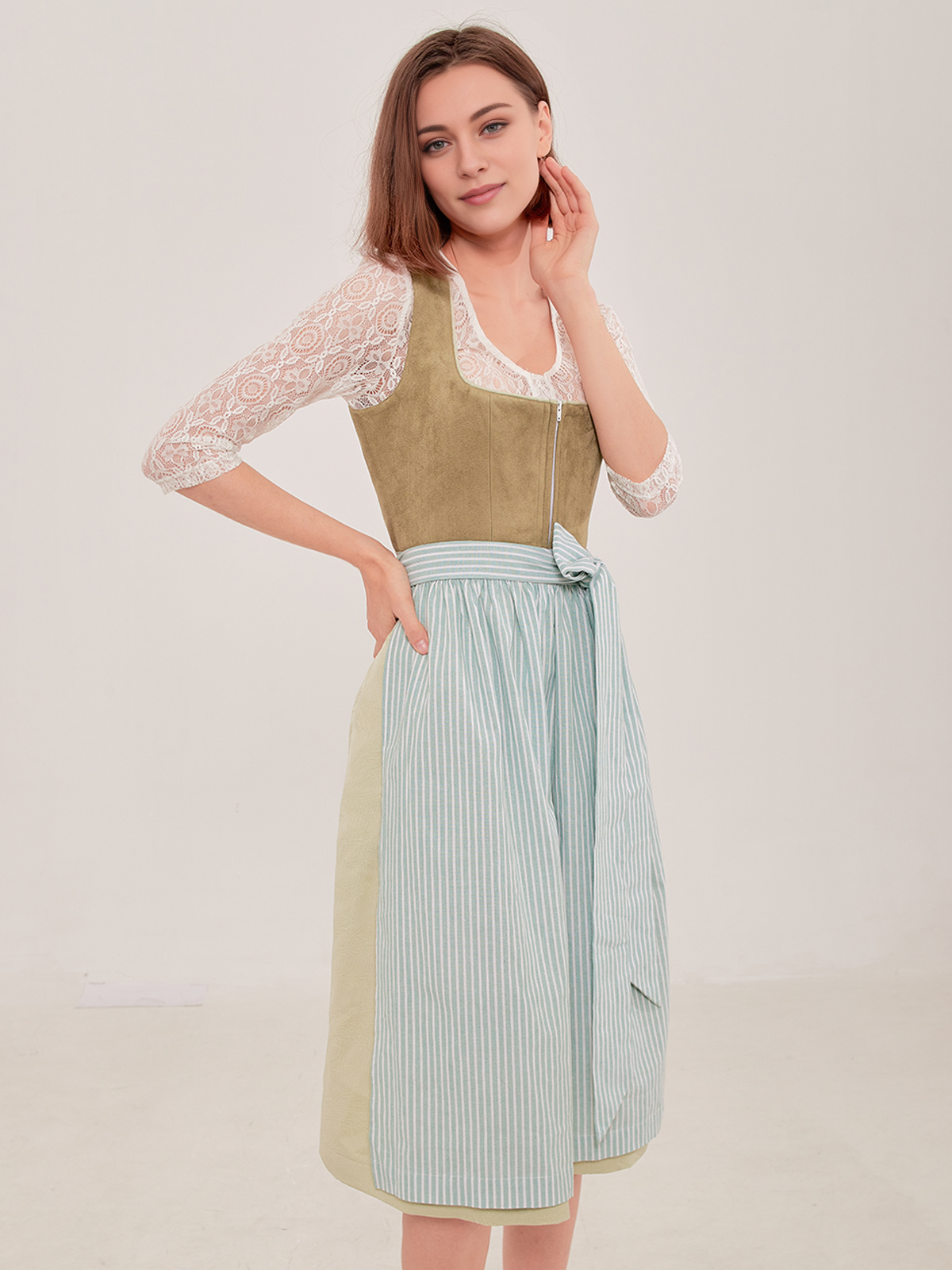 Dirndl Midi Schwarz Rot – Eleganz und Tradition vereint