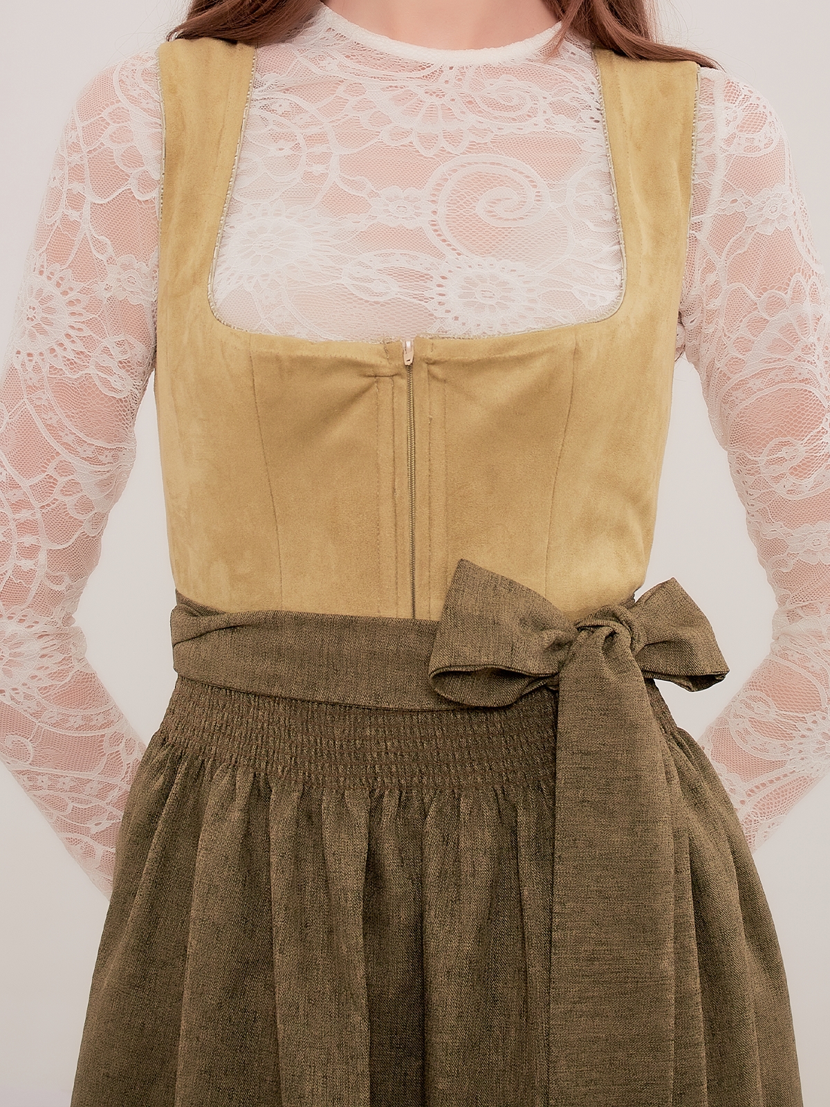 Ein modernes Dirndl in Grün – perfekt für festliche Anlässe