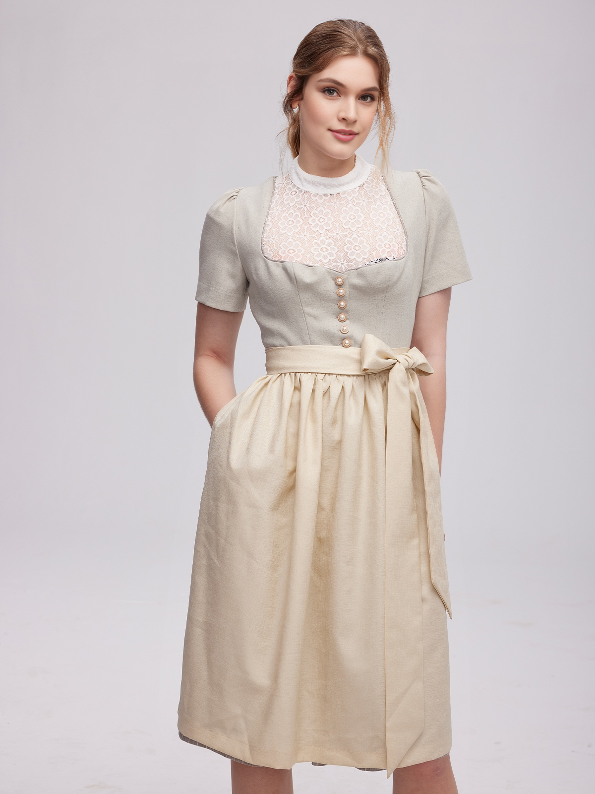Modernes Dirndl in Grau