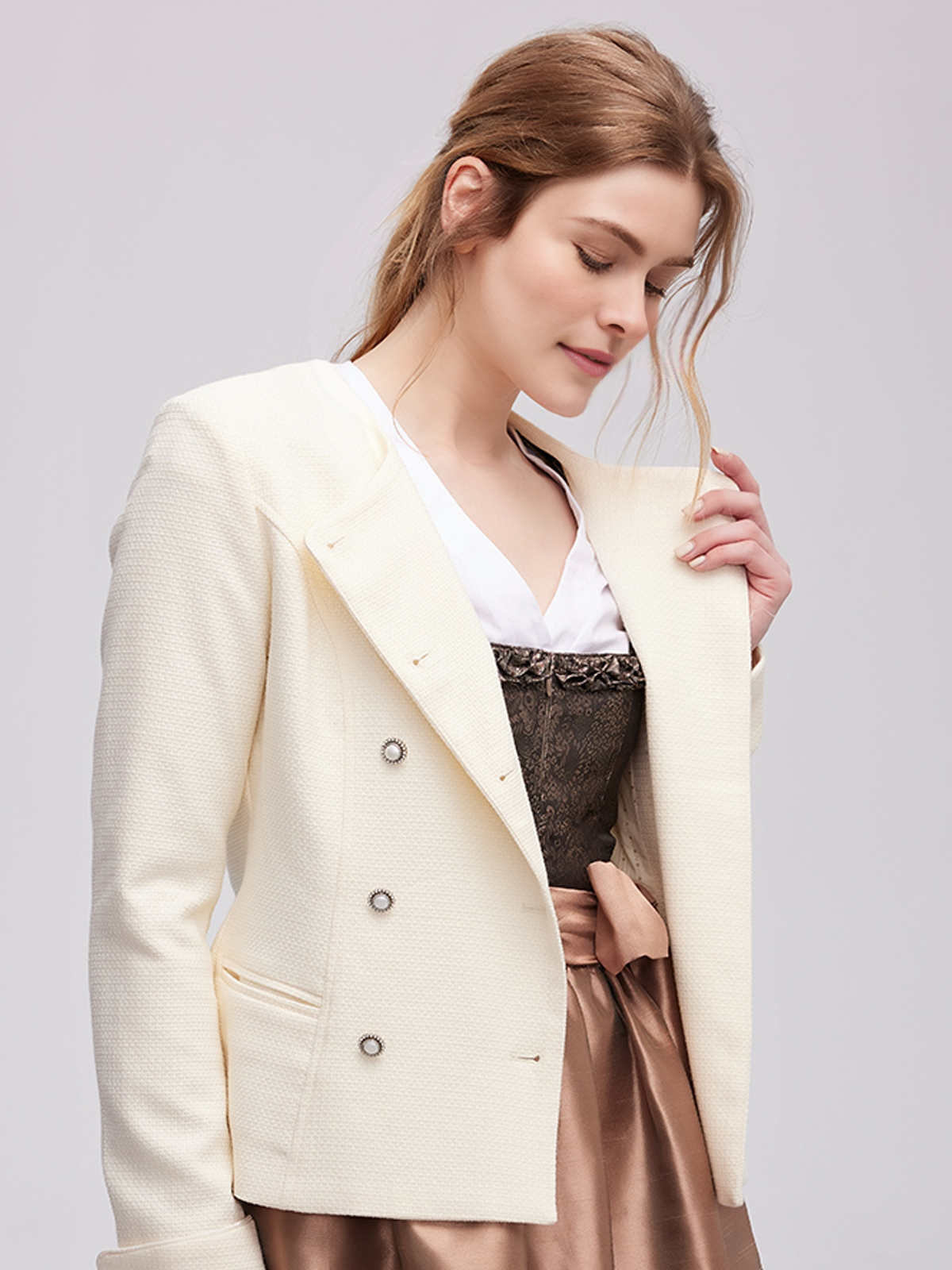 Samt Dirndl Dunkelgrün – Eleganz und Tradition