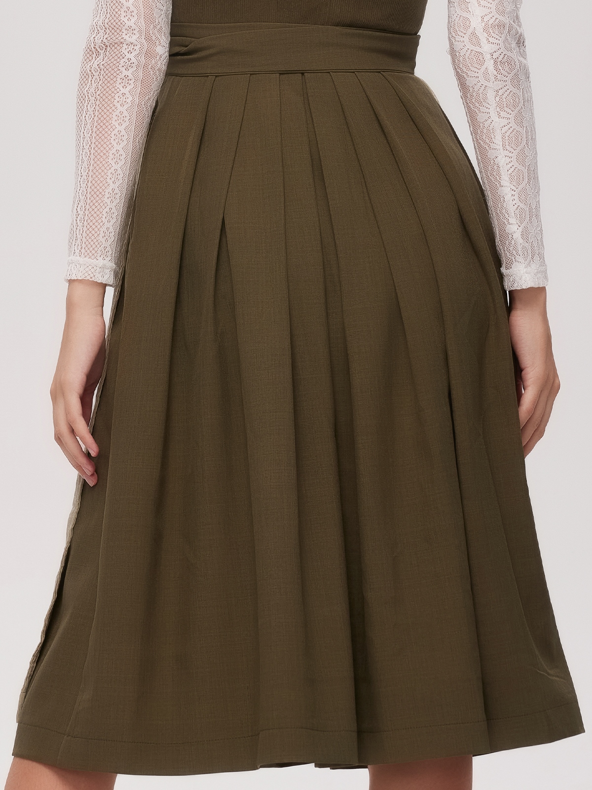 Dirndl mit Blumen in Grün
