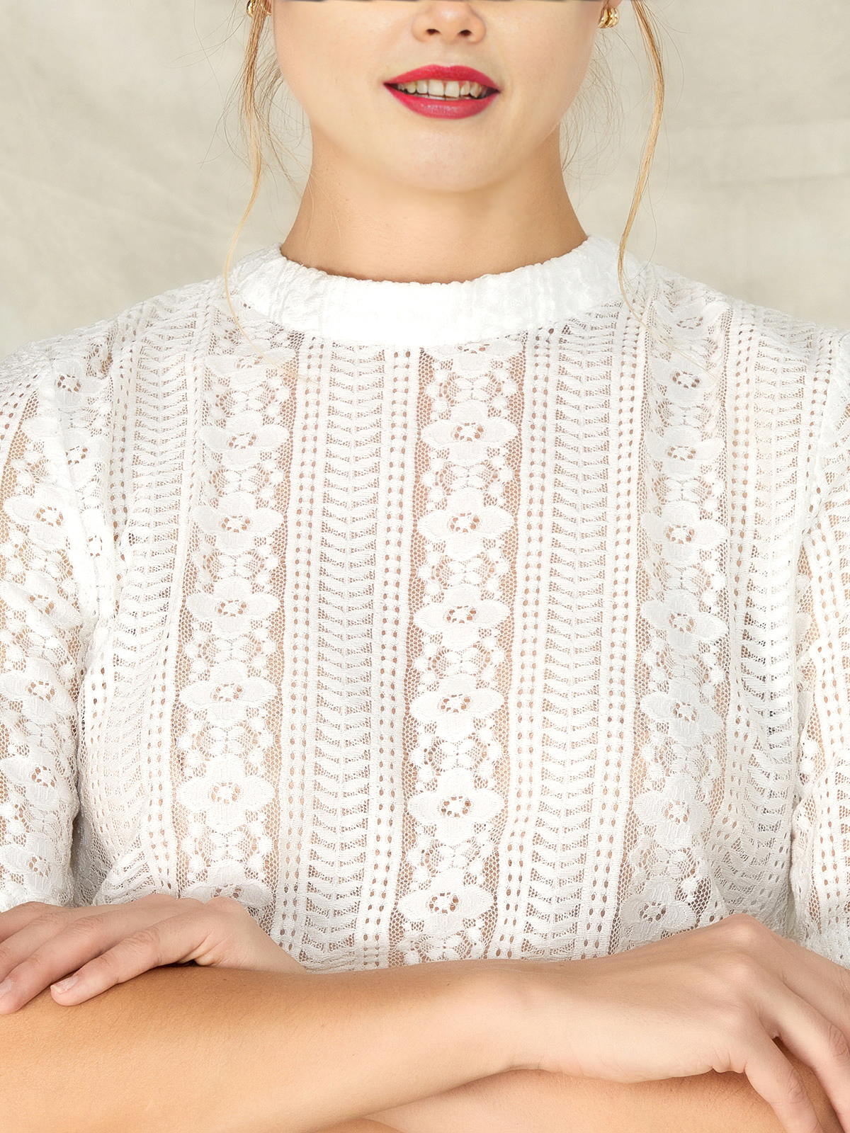 Modernes Dirndl mit schlichter Bluse