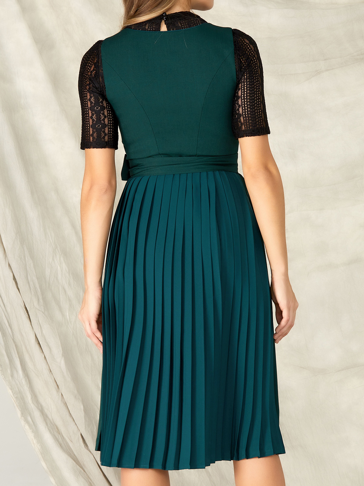 Modernes Dirndl in Grün