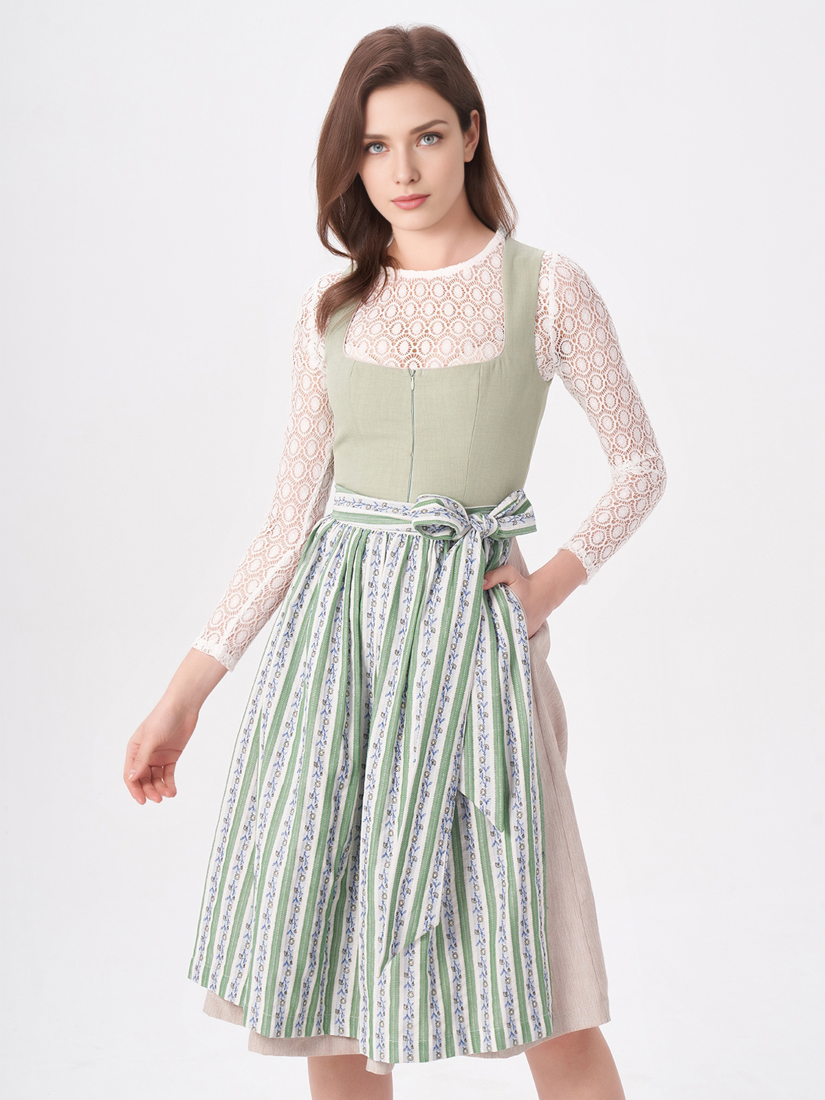 Modernes Dirndl in Grün
