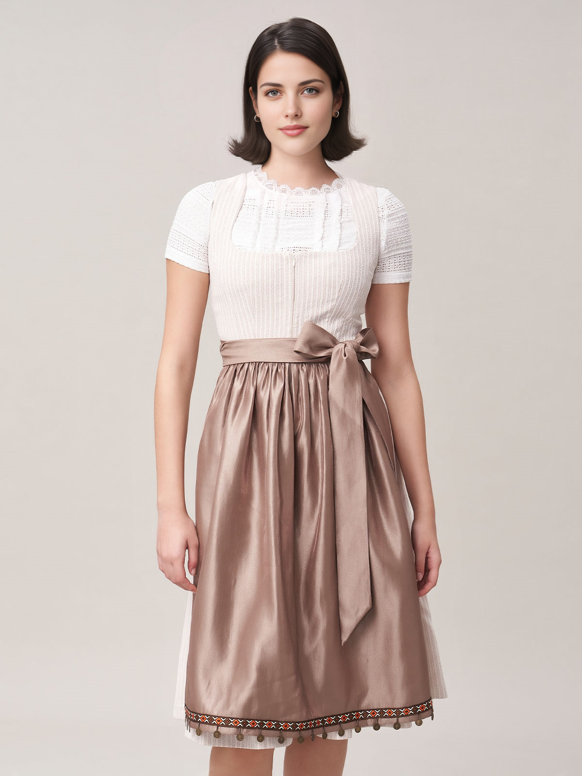 Ein elegantes beiges Samt-Dirndl – perfekt für festliche Anlässe