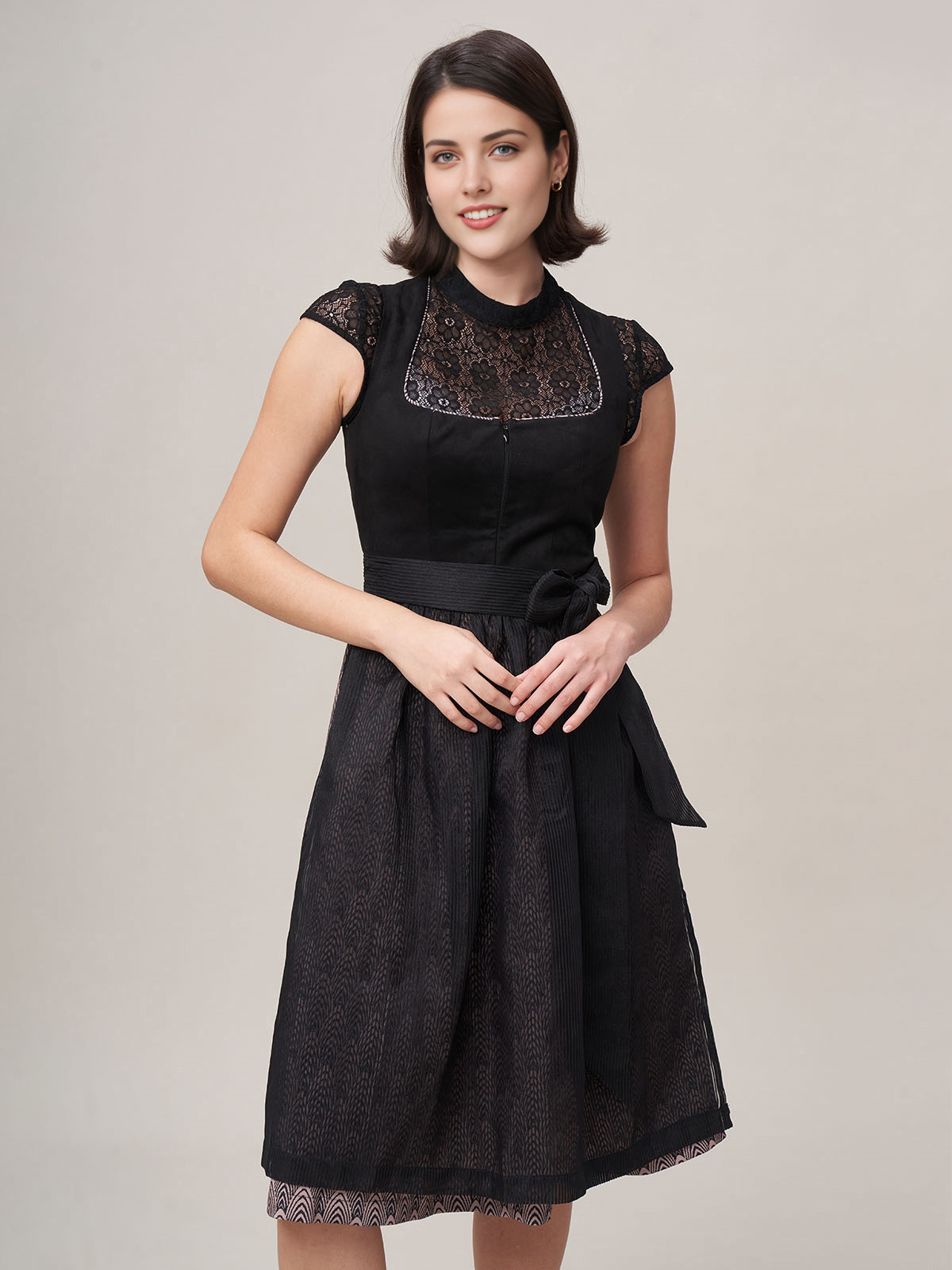 Elegantes Dirndl mit Langarm Bluse
