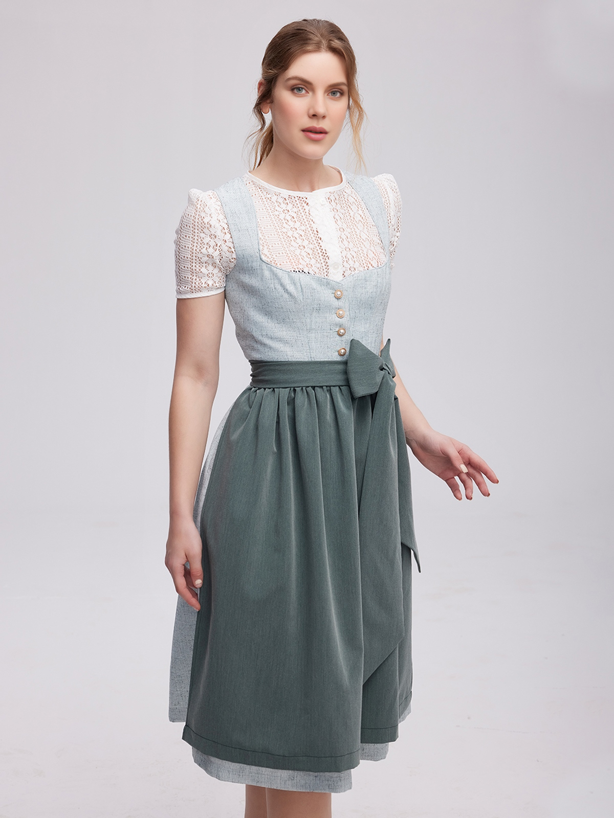 Modernes Dirndl in Grün