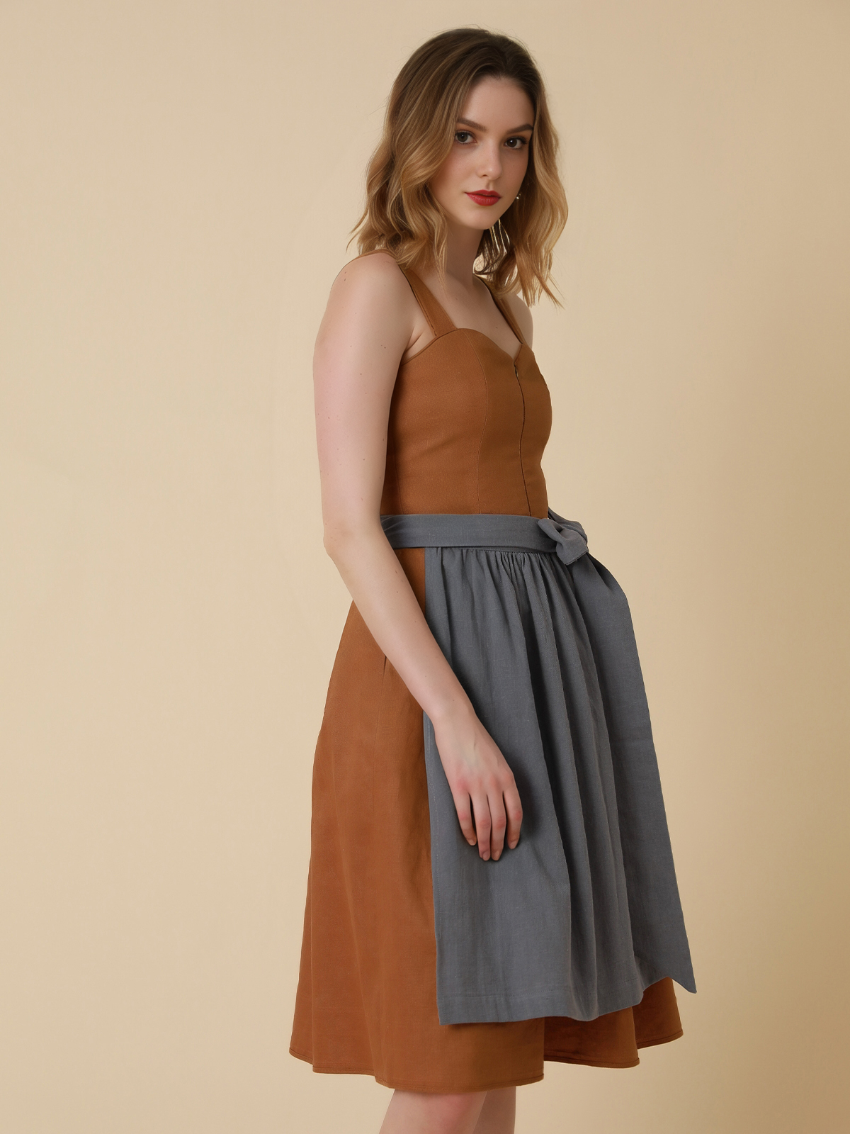 Modernes Dirndl in Gelb mit frischem Design