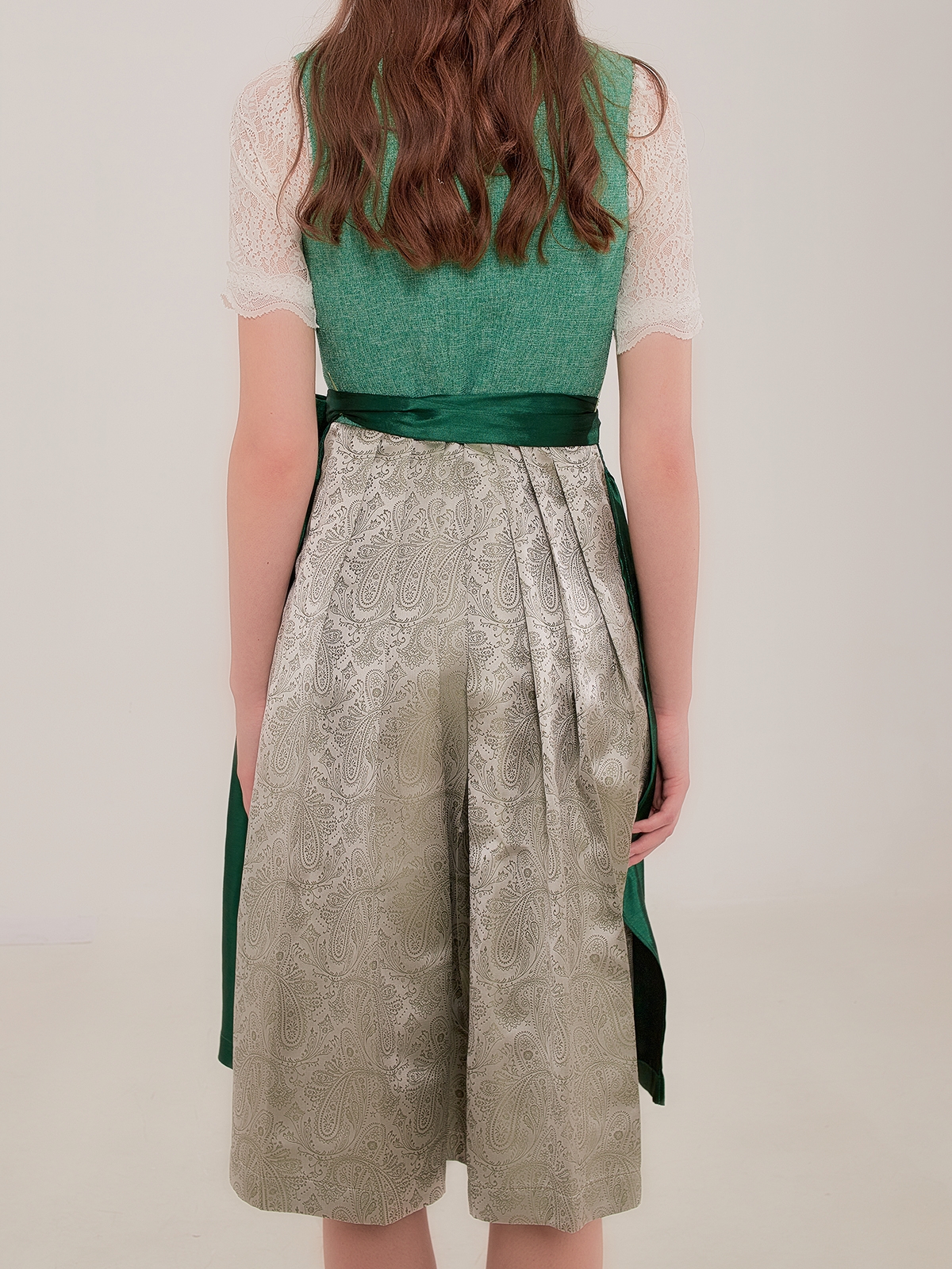 Samtdirndl Blau – Eleganz in samtigem Blau
