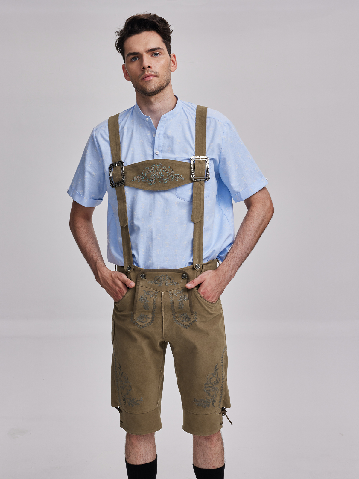 Braune Lederhose als stilvolle Ergänzung zum Dirndl