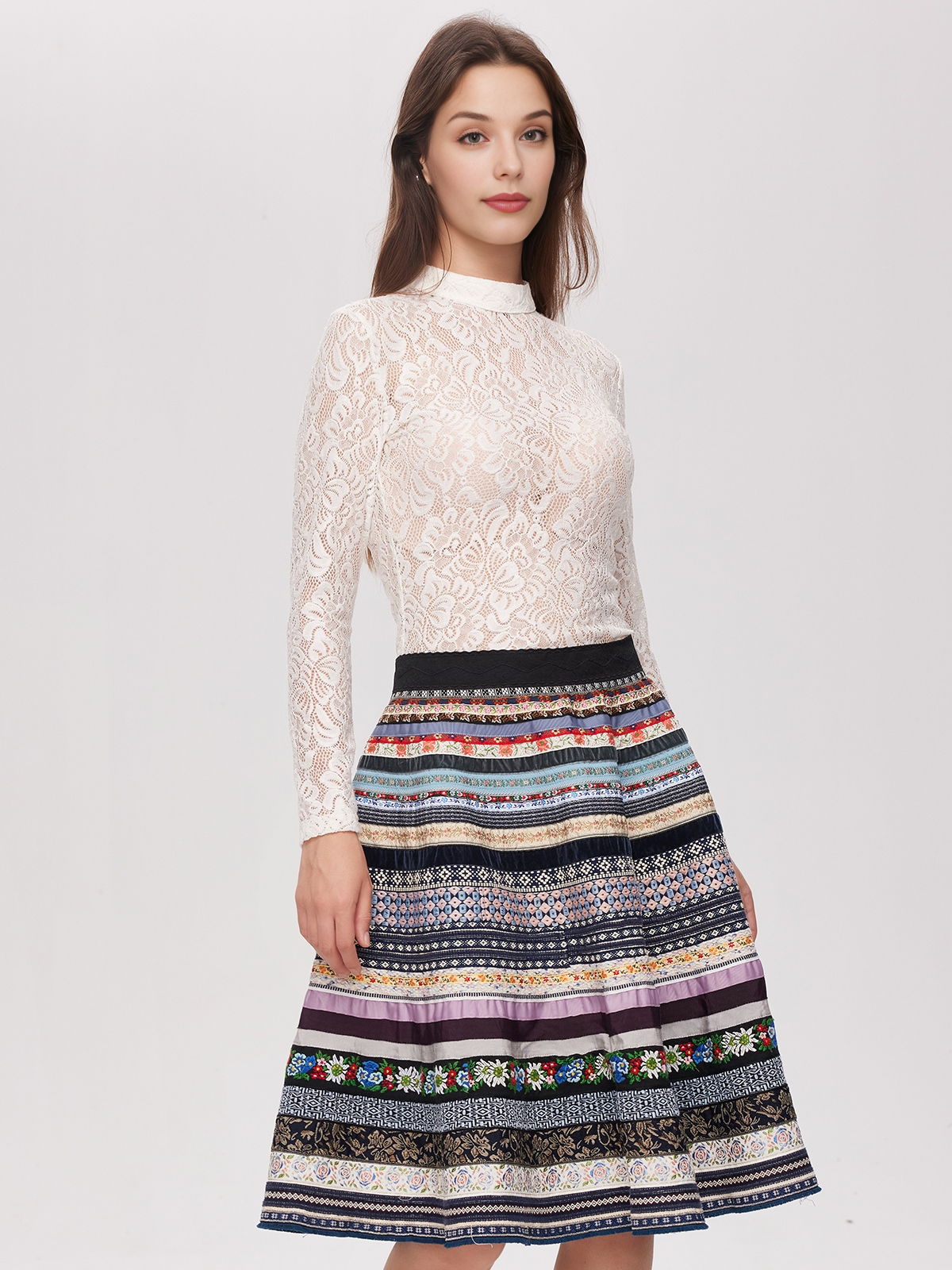 Dunkelrote Dirndl mit blauem Rock