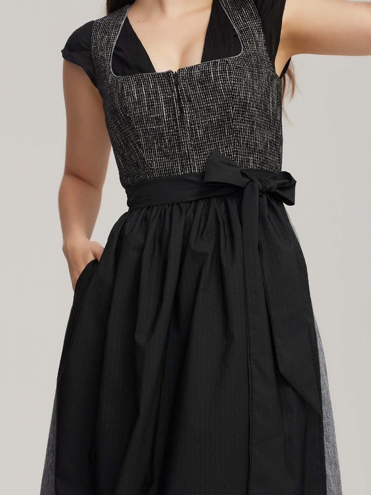 Schwarzes Dirndl Samt – zeitlose Eleganz
