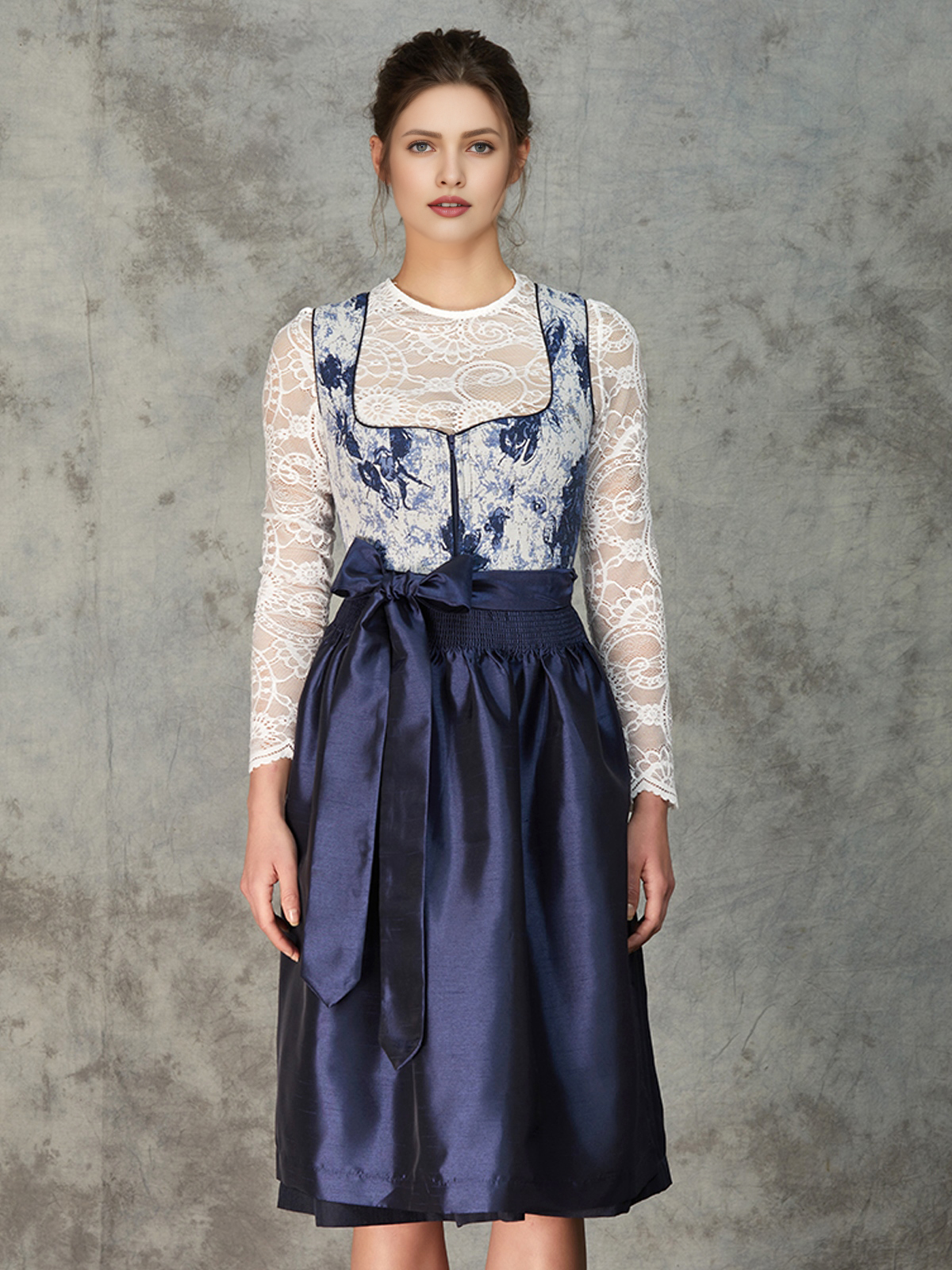 Dirndl in Blau