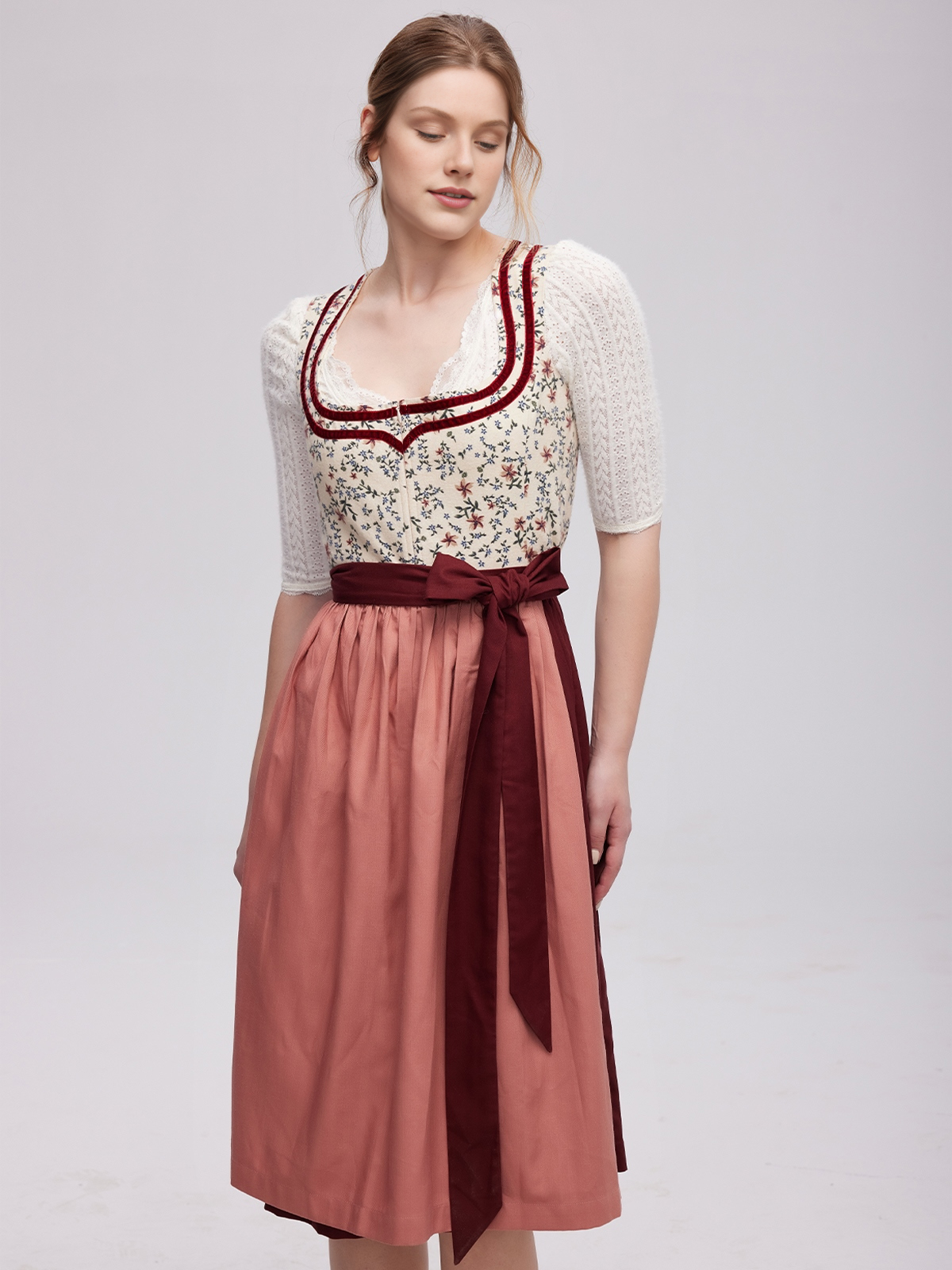 Braun Blaues Dirndl in modernem Design