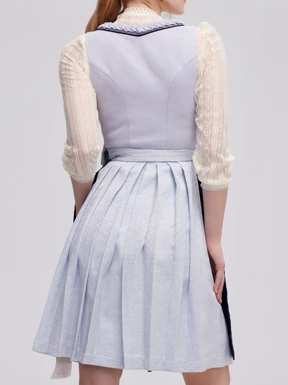 Blaues Dirndl im Vergleich