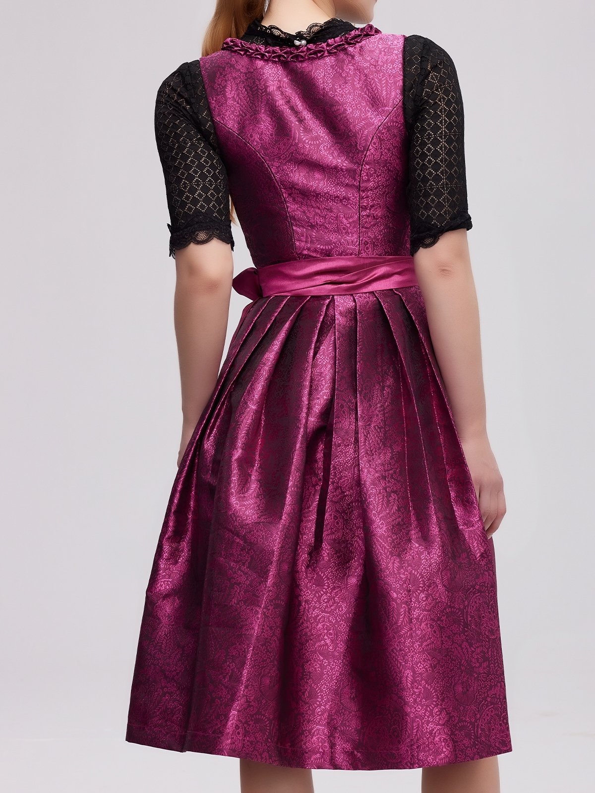 Modernes Dirndl in Pink