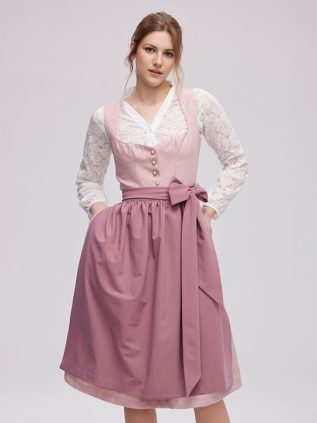 Modernes rosa Ja Mei Dirndl mit aufwendigen Details