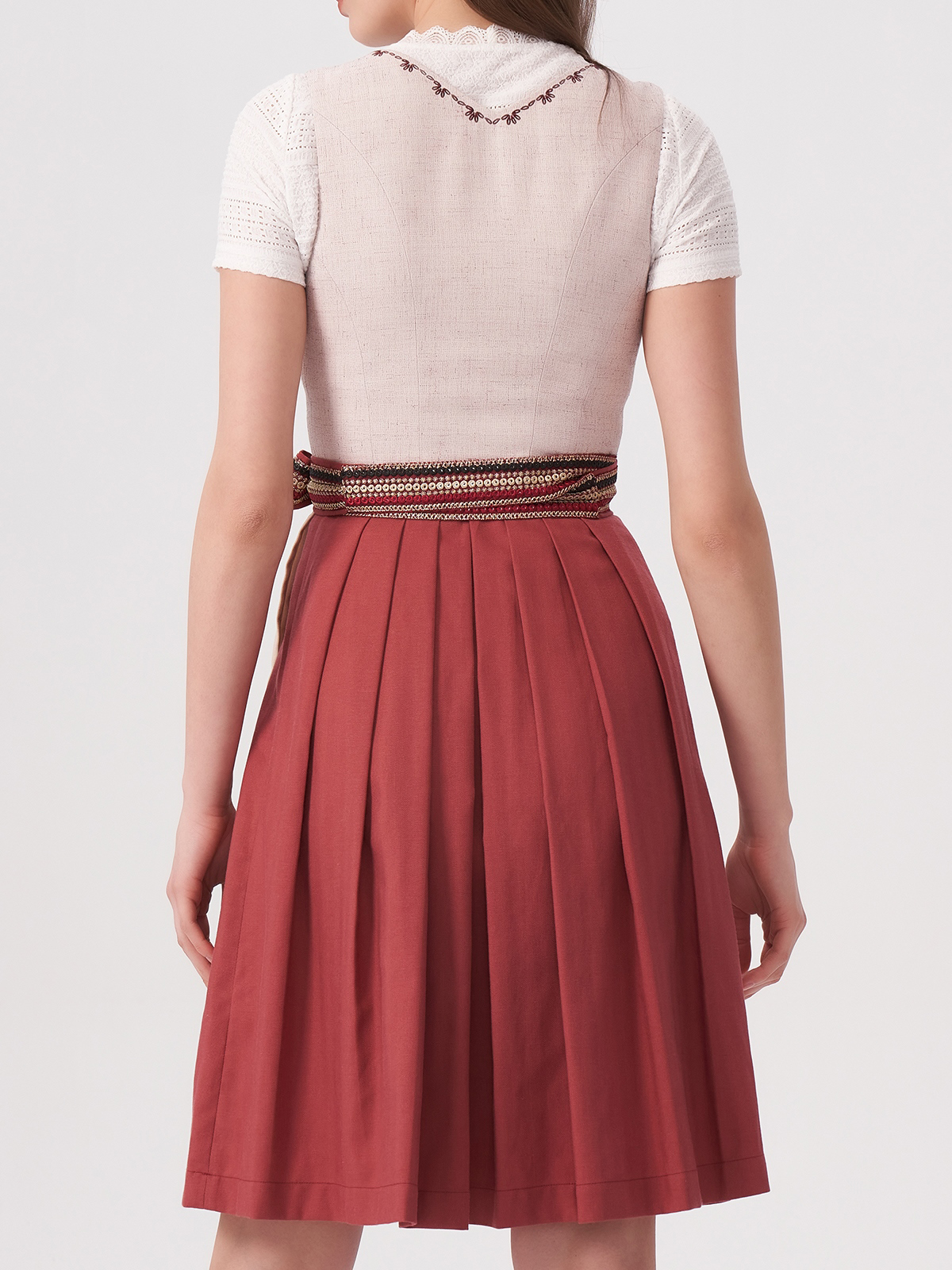 Modernes Dirndl in Rosa
