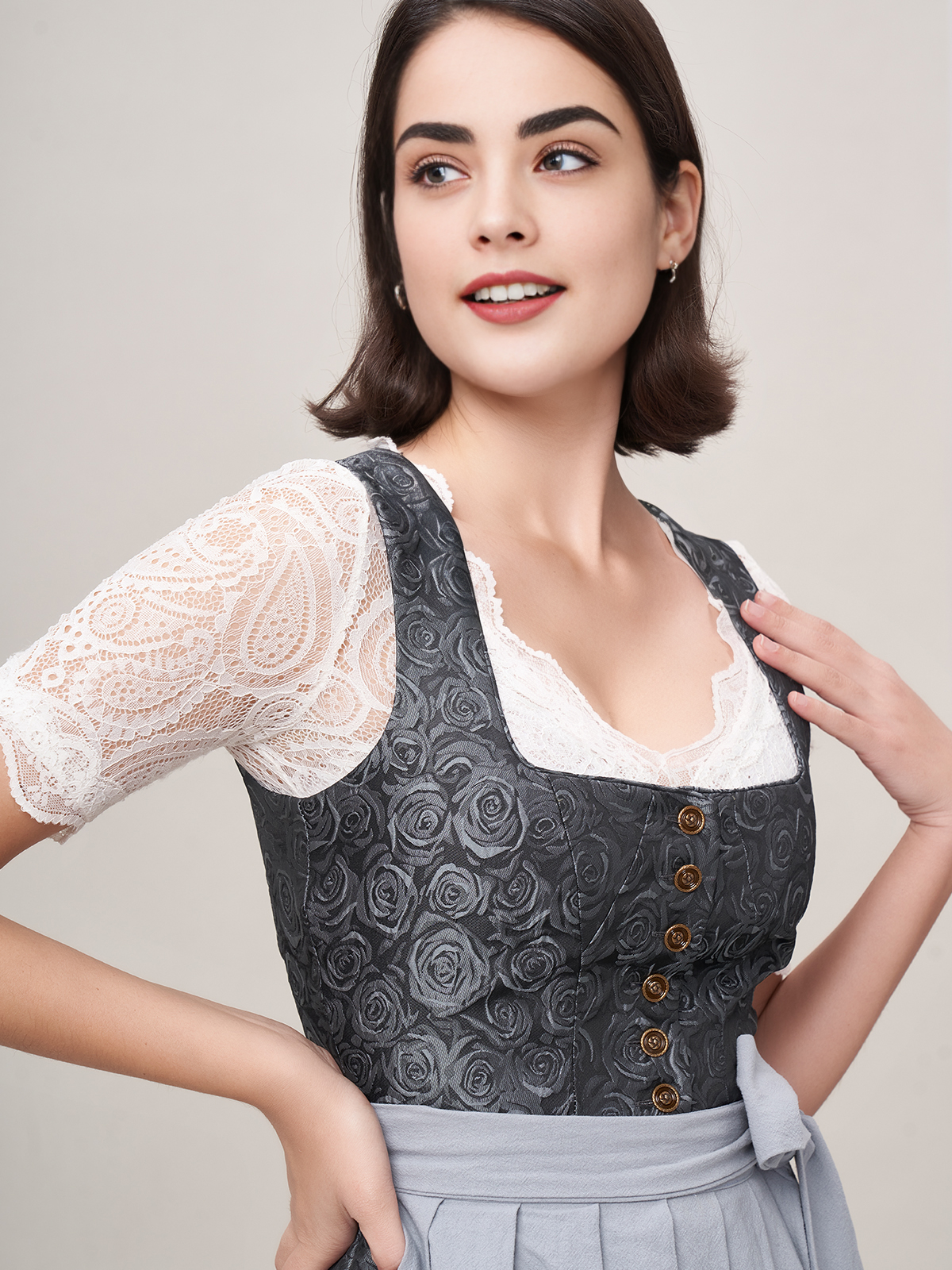 Dirndl in Blau – Eleganz und Tradition vereint