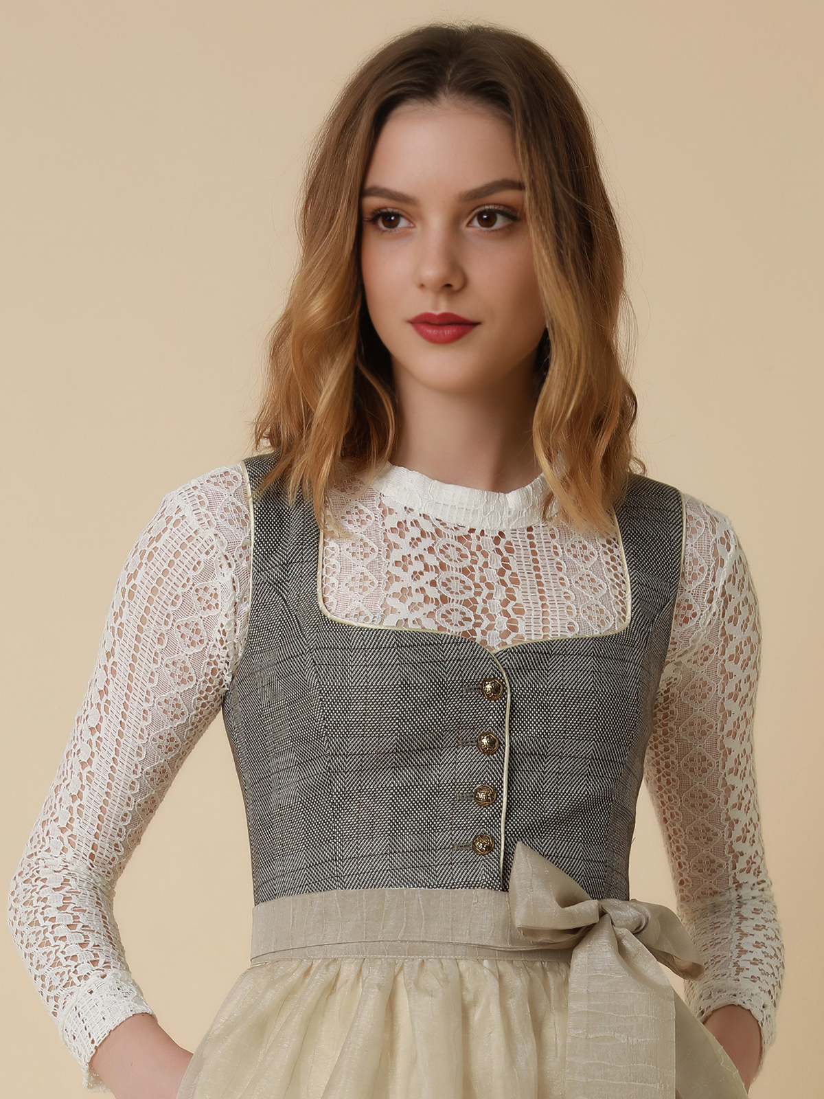 Dirndl mit grauem, raffiniertem Ausschnitt