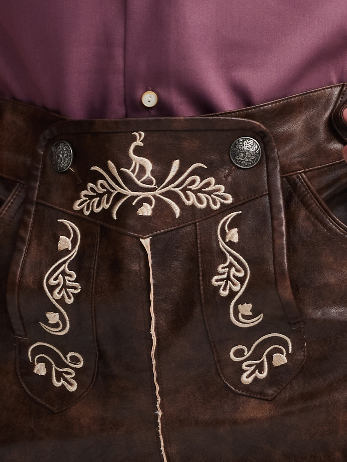 Modernes Dirndl in Braun