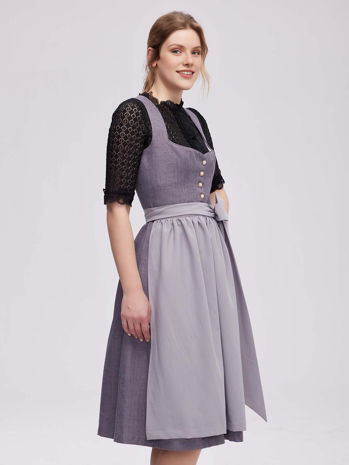 Ein grau-braunes Samtdirndl mit modernem Schnitt