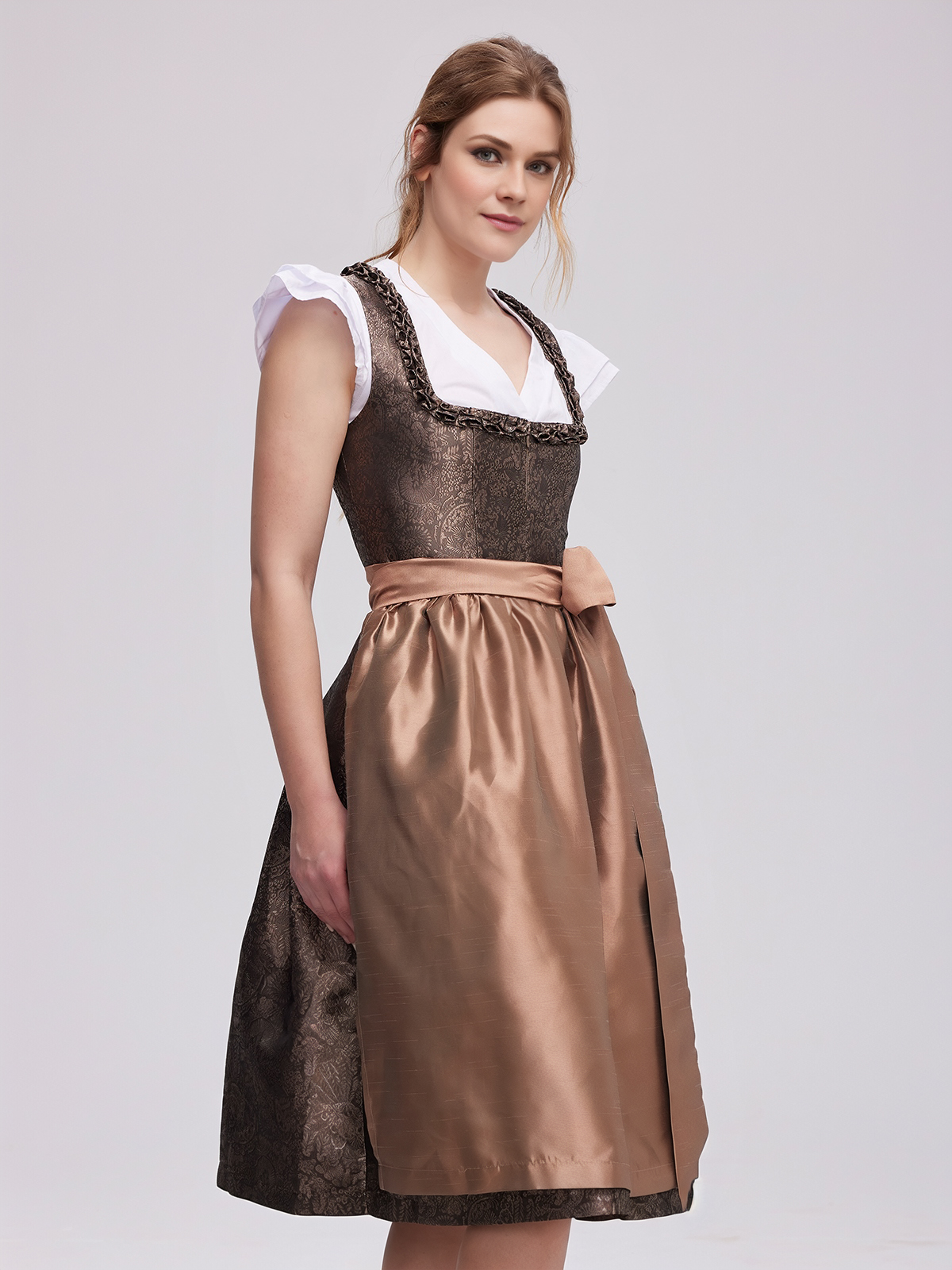 Traditionelles blaues Dirndl mit feinen Details