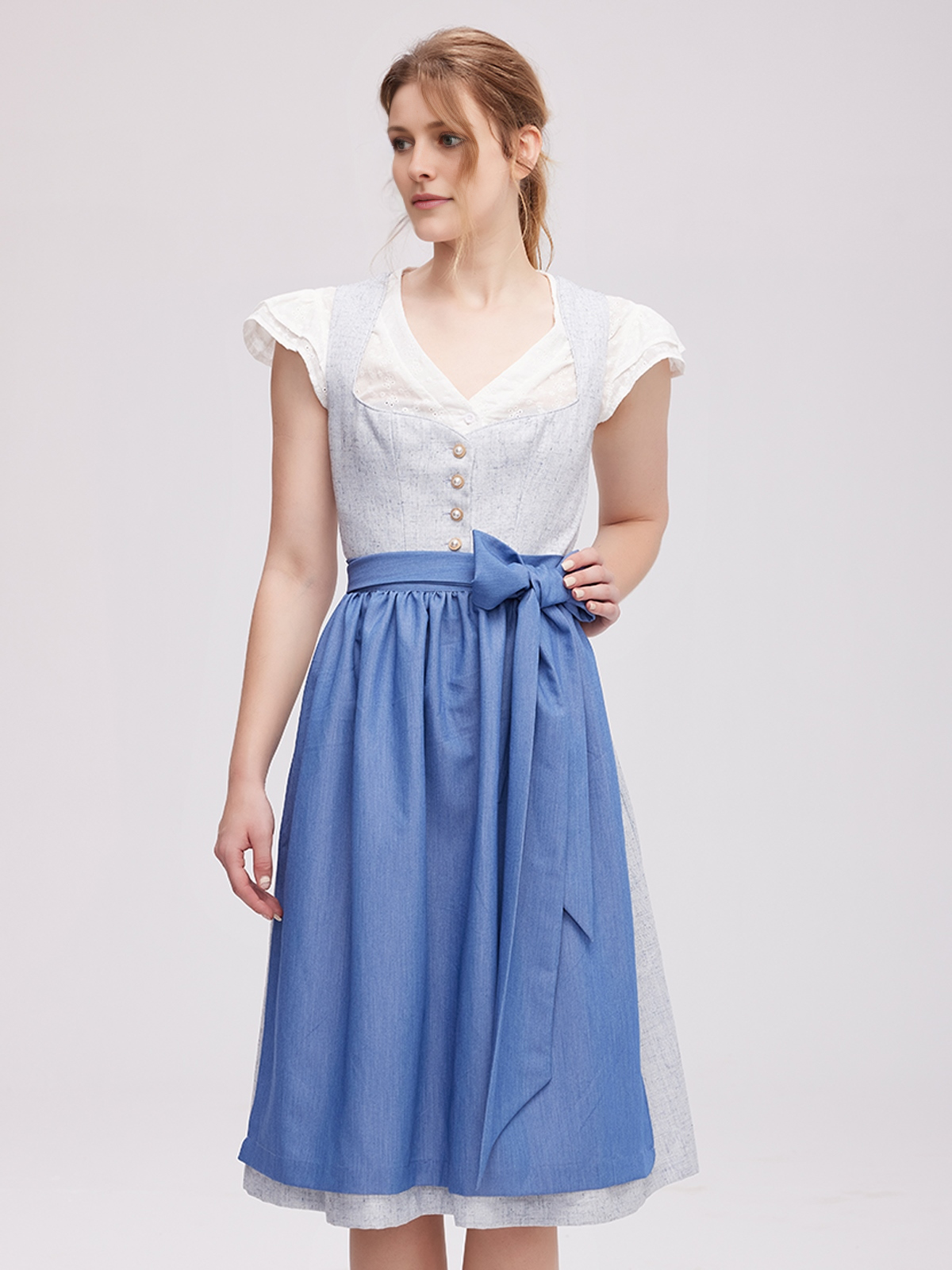 Dirndl beige blau mit eleganten Details