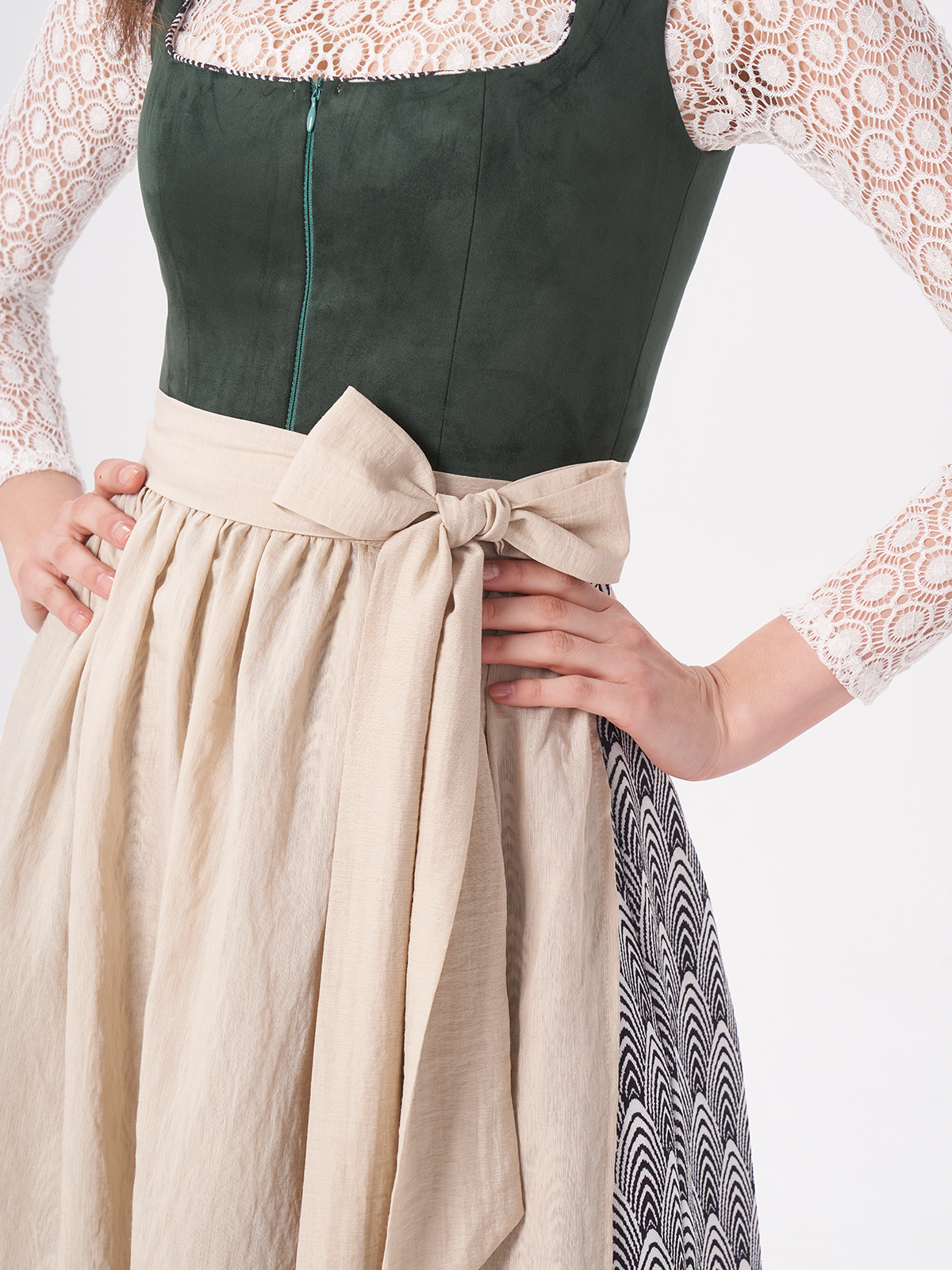 Traditionelles Dirndl in Grün mit modernen Details