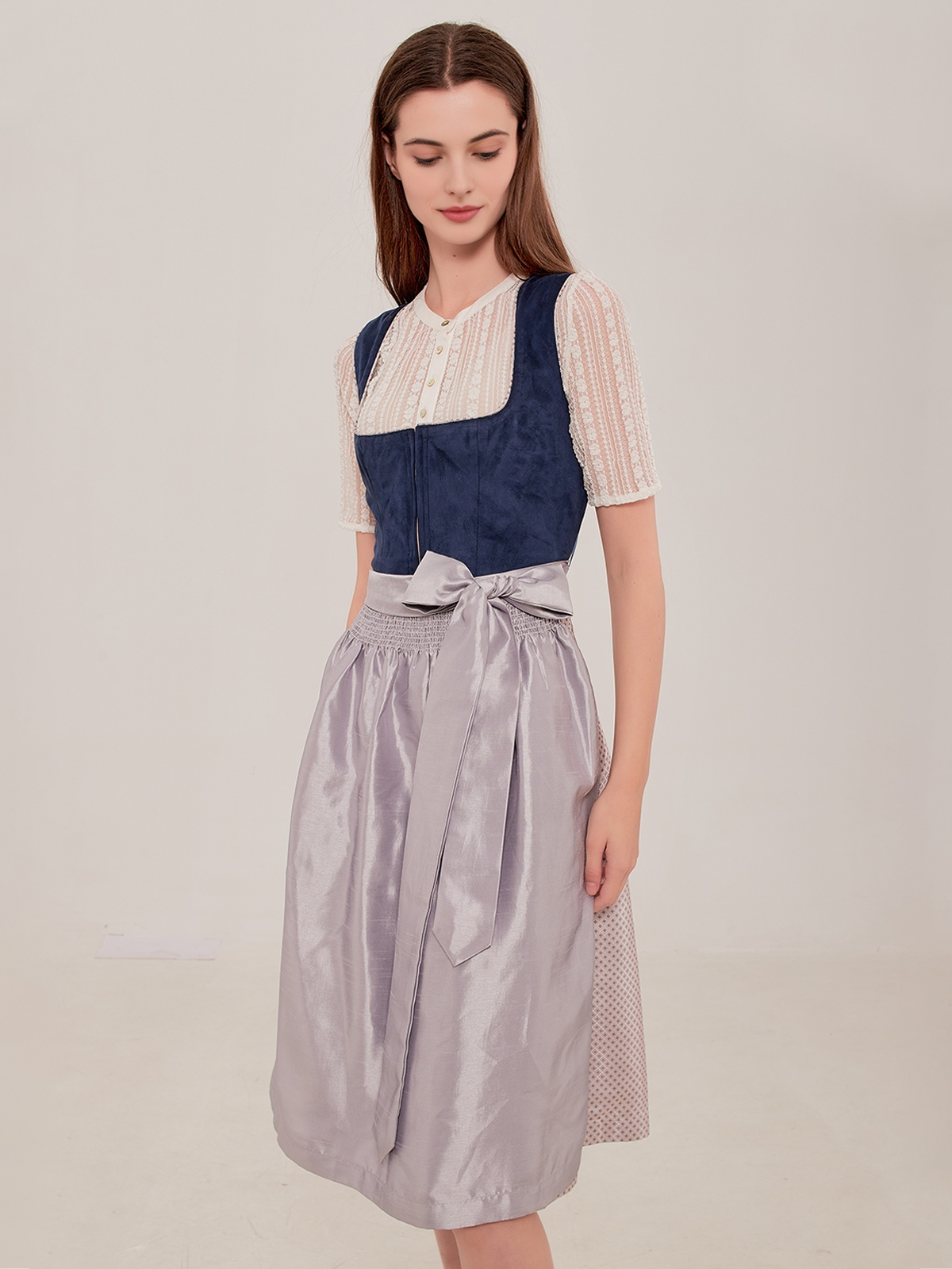 Langärmelige Dirndlbluse in Blau