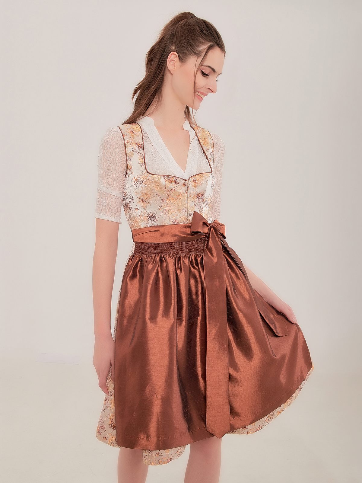 Dirndl mit Samt in Gelb