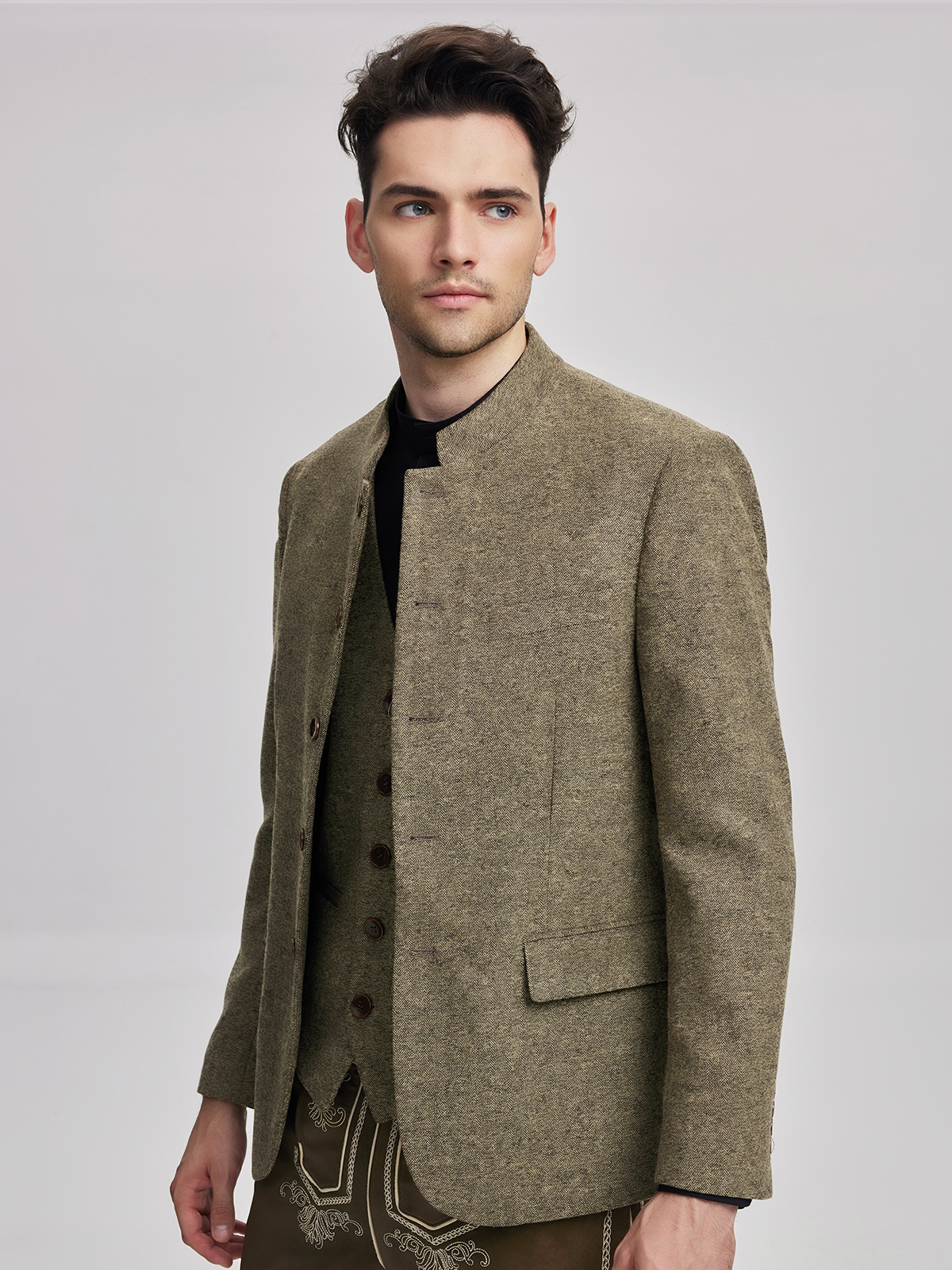 Modernes Dirndl in Gelb