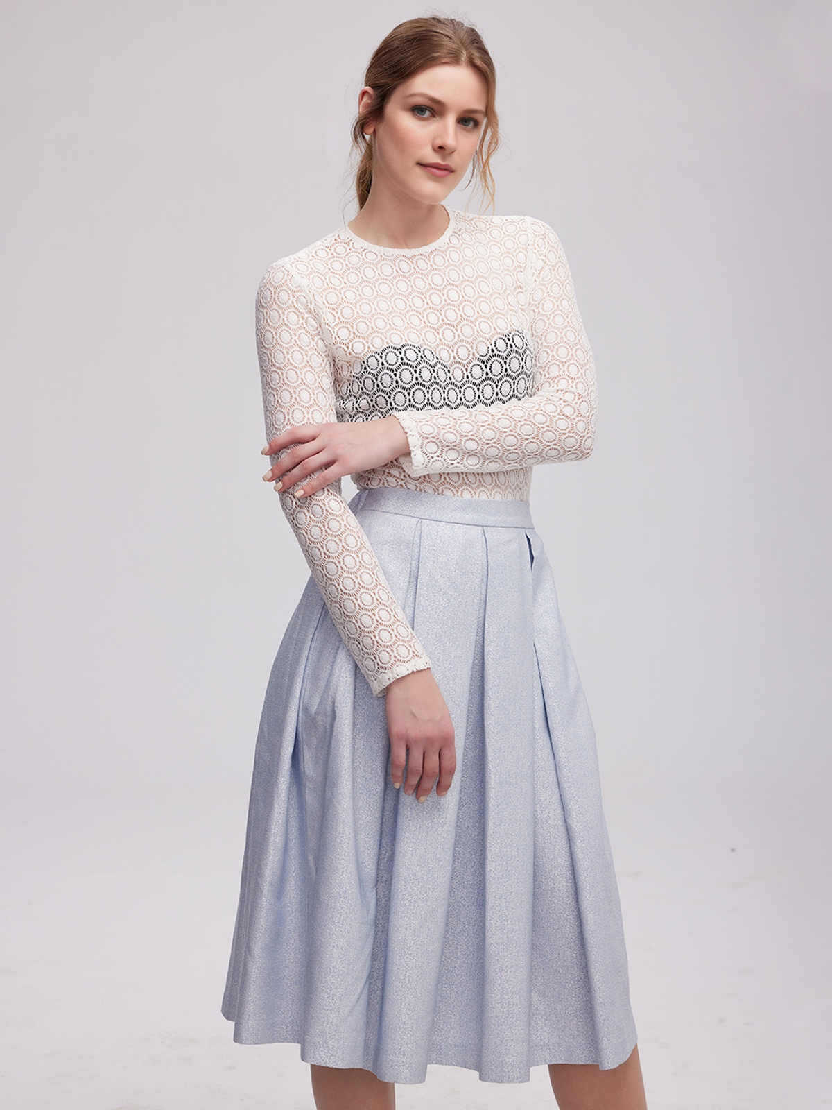 Modernes Dirndl in Beige