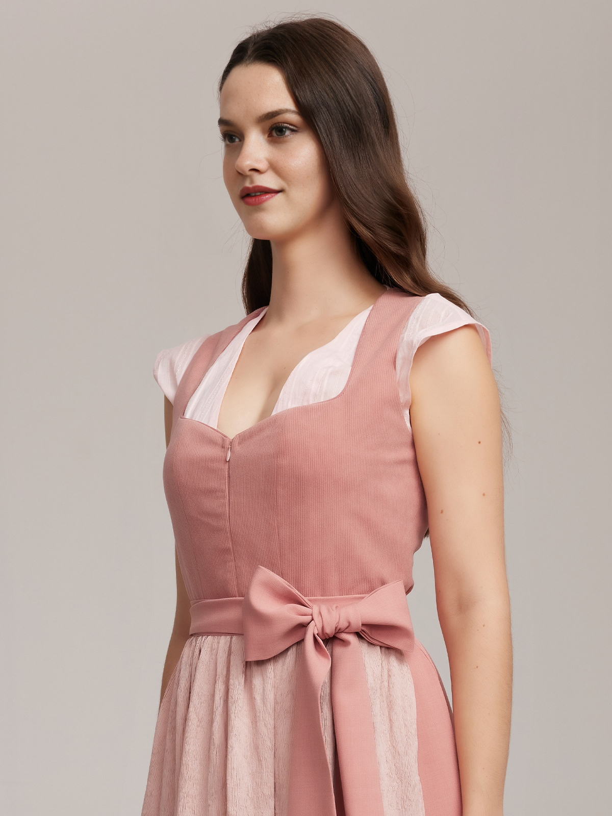 Dirndl Damen Sale – Elegantes rosa Dirndl mit Spitzenbesatz